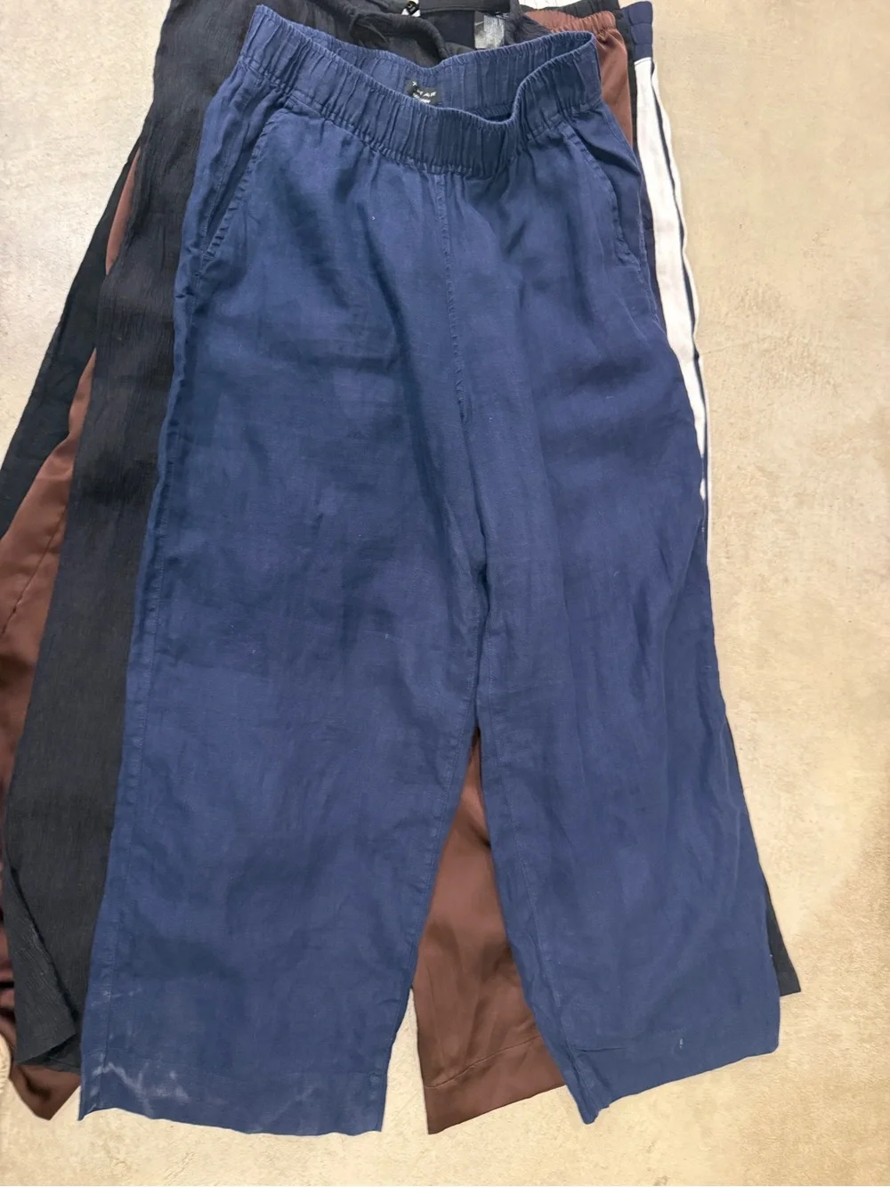 Bunch of Sweatpants sizes random S-M inquire $20per each